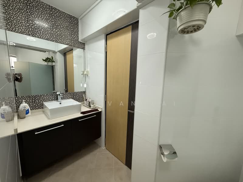 201 Bukit Batok Street 21, 201 Bukit Batok Street 21, 4 Bedrooms, 1,600 sqft, HDB Flat For Rent, by Donavan Lai, 500228063 - Bathroom - PropertyGuru.com.sg