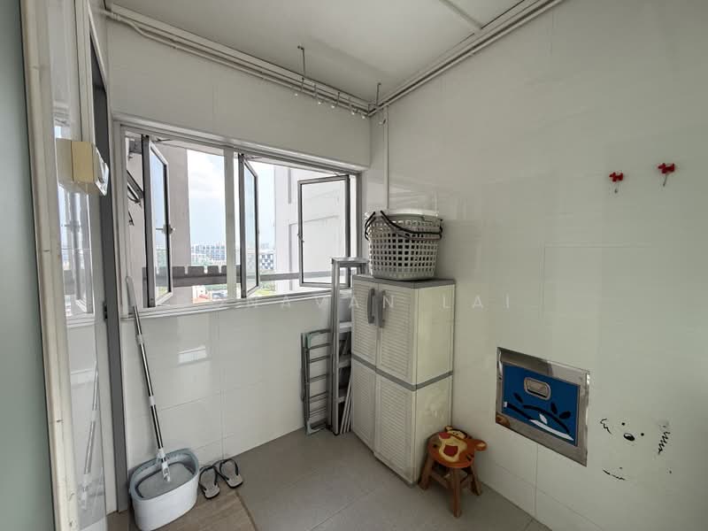 201 Bukit Batok Street 21, 201 Bukit Batok Street 21, 4 Bedrooms, 1,600 sqft, HDB Flat For Rent, by Donavan Lai, 500228063 - Balcony - PropertyGuru.com.sg