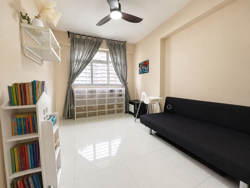 228A Punggol Field, 228A Punggol Field, 3 Bedrooms, 1,216 sqft, HDB Flat For Sale, by Alvin Ling, 500228085 - Living Room - PropertyGuru.com.sg