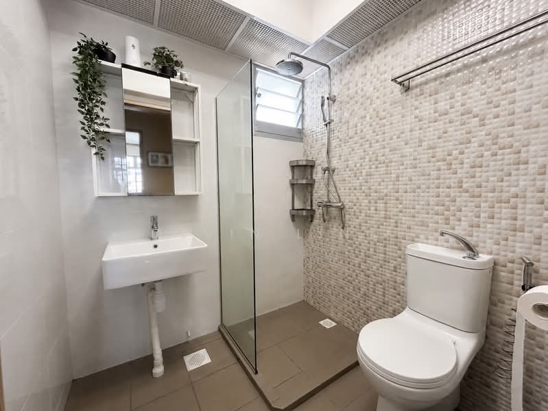 228A Punggol Field, 228A Punggol Field, 3 Bedrooms, 1,216 sqft, HDB Flat For Sale, by Alvin Ling, 500228085 - Bathroom - PropertyGuru.com.sg