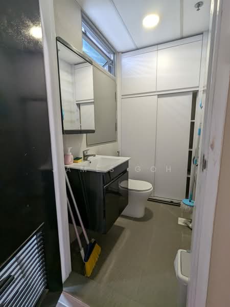 One Commonwealth, 1 Commonwealth Lane, Alexandra / Commonwealth, 1,636 sqft, Light Industrial (B1) For Rent, by James Goh, 500228086 - Bathroom - CommercialGuru.com.sg
