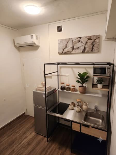 Simon Place photo 2