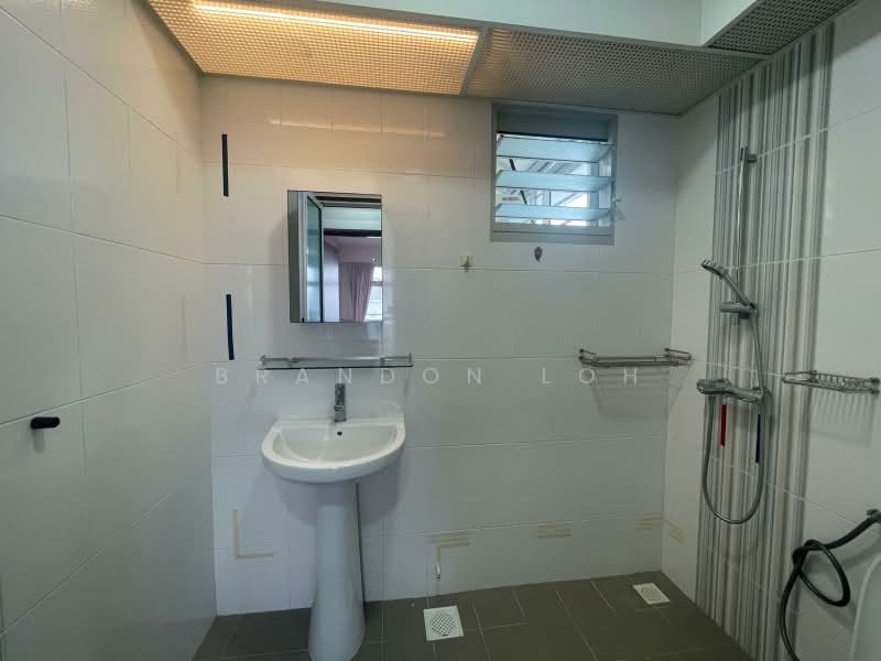 323C Sumang Walk, 323C Sumang Walk, 3 Bedrooms, 1,001 sqft, HDB Flat For Rent, by Brandon Loh, 500228112 - Bathroom - PropertyGuru.com.sg