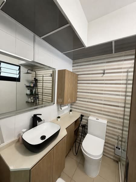 415D Northshore Drive, 415D Northshore Drive, 3 Bedrooms, 1,012 sqft, HDB Flat For Sale, by Ali Waayne, 500228172 - Master Bathroom - PropertyGuru.com.sg