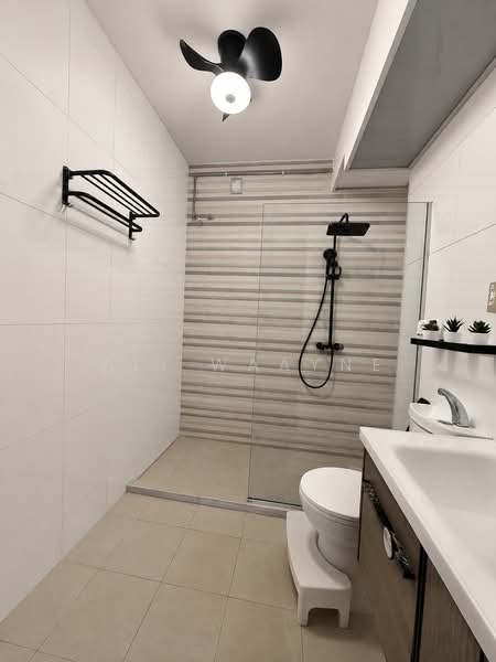 415D Northshore Drive, 415D Northshore Drive, 3 Bedrooms, 1,012 sqft, HDB Flat For Sale, by Ali Waayne, 500228172 - Bathroom - PropertyGuru.com.sg