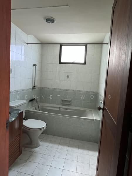 Simei Green Condominium, 3 Simei Street 4, 3 Bedrooms, 1,250 sqft, Condominium For Sale, by Kenneth Wong, 500228173 - Bathroom - PropertyGuru.com.sg