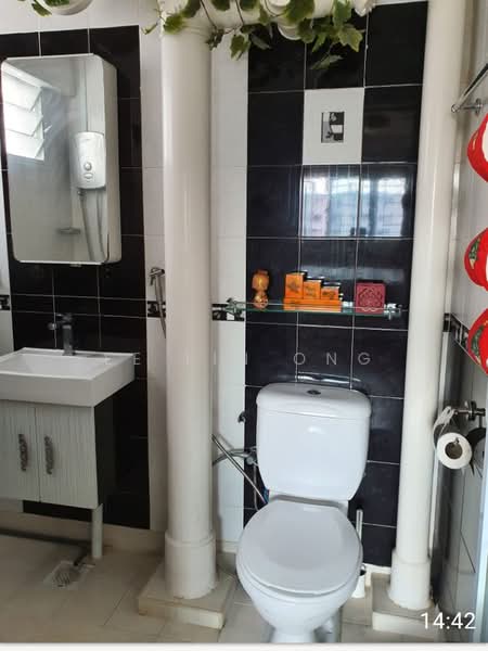 54 New Upper Changi Road, 54 New Upper Changi Road, Room Rental, 250 sqft, HDB Flat For Rent, by Ee Lin Ong, 500228178 - Bathroom - PropertyGuru.com.sg