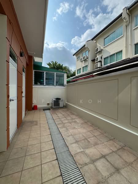 Sunrise Avenue, Seletar / Yio Chu Kang, 5 Bedrooms, 3,097 sqft, Terraced House For Sale, by April Koh, 500228209 - Exterior - PropertyGuru.com.sg