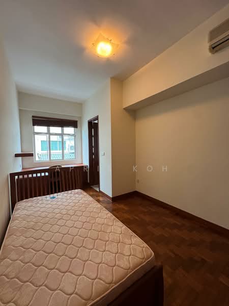 Sunrise Avenue, Seletar / Yio Chu Kang, 5 Bedrooms, 3,097 sqft, Terraced House For Sale, by April Koh, 500228209 - Bedroom - PropertyGuru.com.sg