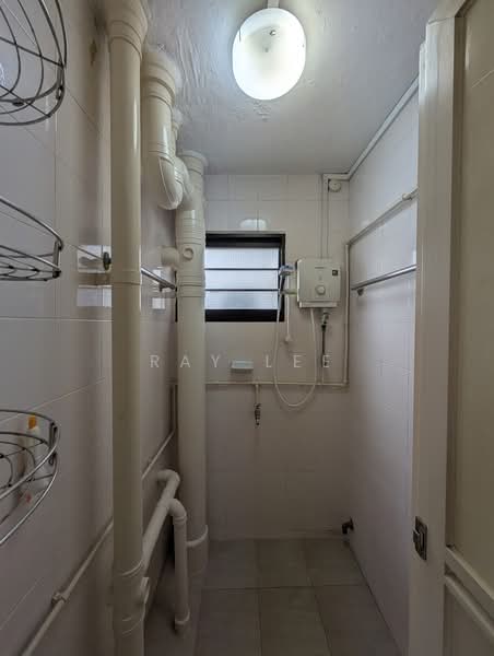 34 Upper Cross Street, 34 Upper Cross Street, 3 Bedrooms, 700 sqft, HDB Flat For Sale, by Ray Lee, 500228215 - Bathroom - PropertyGuru.com.sg