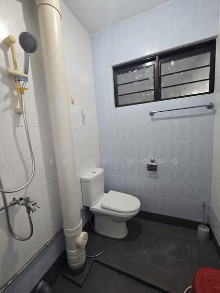 304 Clementi Avenue 4, 304 Clementi Avenue 4, 2 Bedrooms, 721 sqft, HDB Flat For Rent, by Serene Wong, 500228246 - Bathroom - PropertyGuru.com.sg