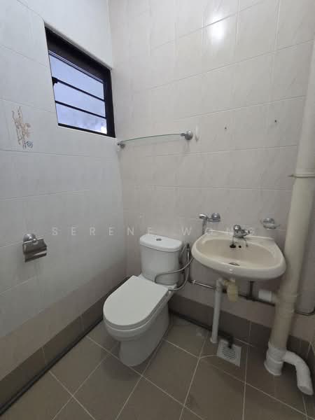 304 Clementi Avenue 4, 304 Clementi Avenue 4, 2 Bedrooms, 721 sqft, HDB Flat For Rent, by Serene Wong, 500228246 - Bathroom - PropertyGuru.com.sg