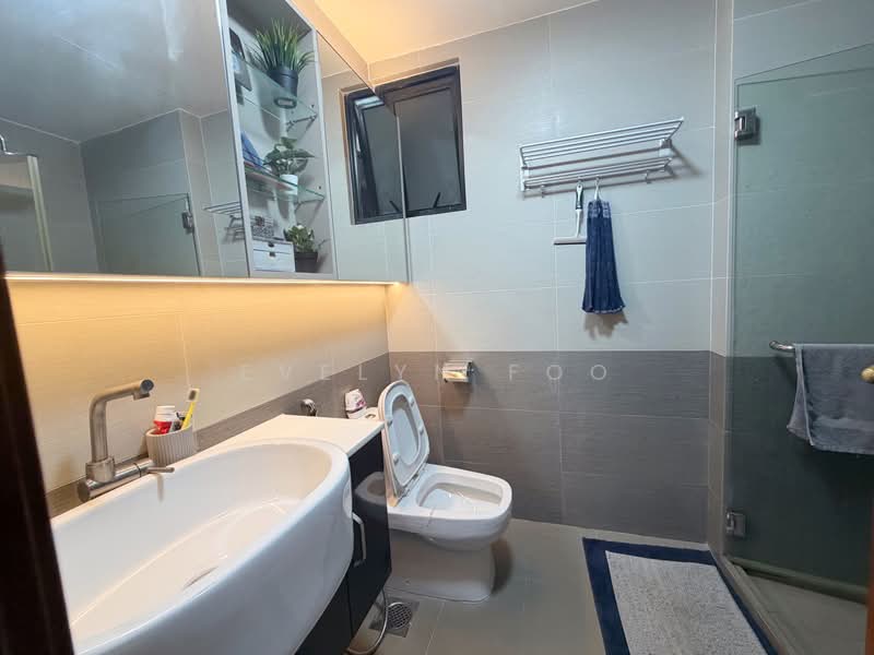 Eastpoint Green, 5 Simei Street 3, 2 Bedrooms, 958 sqft, Condominium For Rent, by Evelyn Foo, 500228261 - Bathroom - PropertyGuru.com.sg