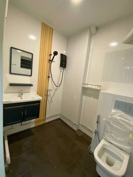 803 Woodlands Street 81, 803 Woodlands Street 81, 6 Bedrooms, 2,034 sqft, HDB Flat For Sale, by Kavin Kuah, 500228263 - Bathroom - PropertyGuru.com.sg