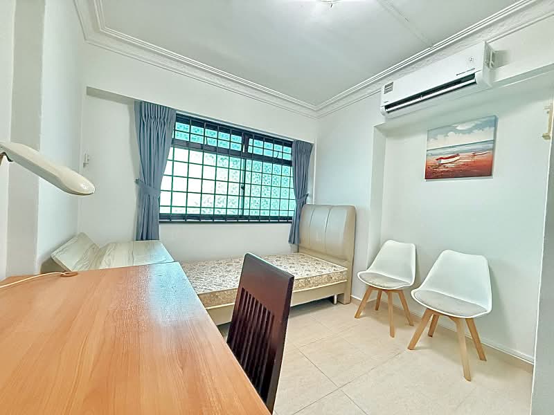 142 Lorong 2 Toa Payoh, 142 Lorong 2 Toa Payoh, 3 Bedrooms, 915 sqft, HDB Flat For Rent, by Jeron Lee, 500228276 - Bedroom - PropertyGuru.com.sg