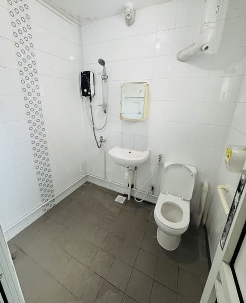 112 Aljunied Crescent, 112 Aljunied Crescent, 2 Bedrooms, 721 sqft, HDB Flat For Sale, by William Yong, 500228282 - Bathroom - PropertyGuru.com.sg
