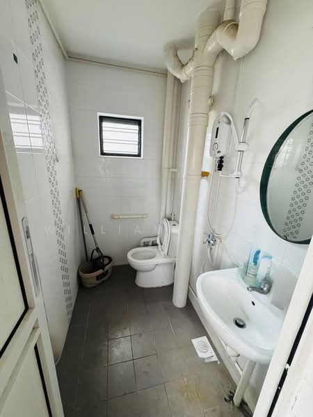 112 Aljunied Crescent, 112 Aljunied Crescent, 2 Bedrooms, 721 sqft, HDB Flat For Sale, by William Yong, 500228282 - Bathroom - PropertyGuru.com.sg