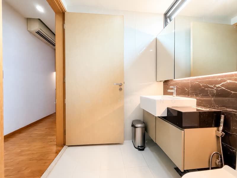 Esparina Residences, 125 Compassvale Bow, 3 Bedrooms, 1,001 sqft, Executive Condominium For Sale, by Jermaine Ang, 500228284 - Bathroom - PropertyGuru.com.sg