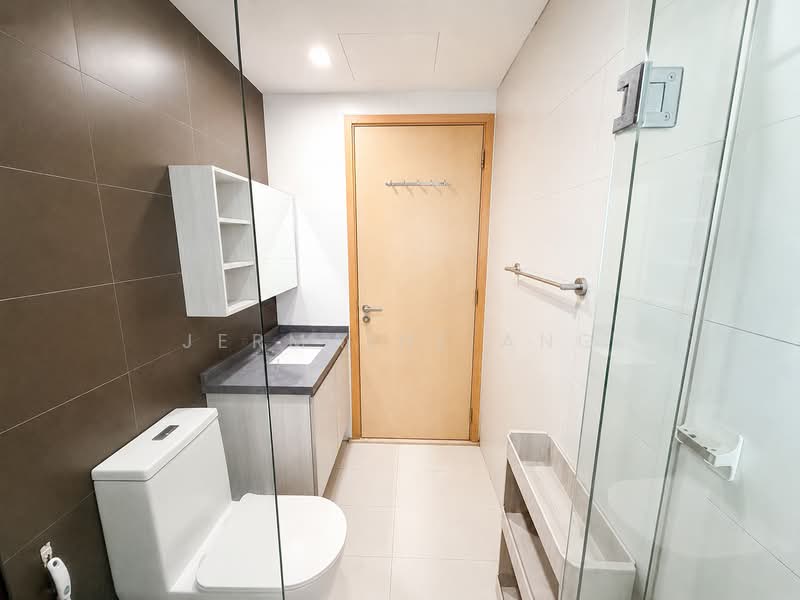 Esparina Residences, 125 Compassvale Bow, 3 Bedrooms, 1,001 sqft, Executive Condominium For Sale, by Jermaine Ang, 500228284 - Bathroom - PropertyGuru.com.sg