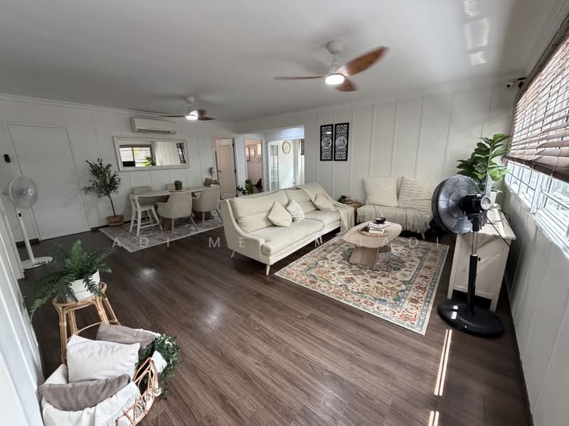 94E Bedok North Avenue 4, 94E Bedok North Avenue 4, 4 Bedrooms, 1,420 sqft, HDB Flat For Sale, by Adi Mesti Jadi, 500228290 - Living Room - PropertyGuru.com.sg