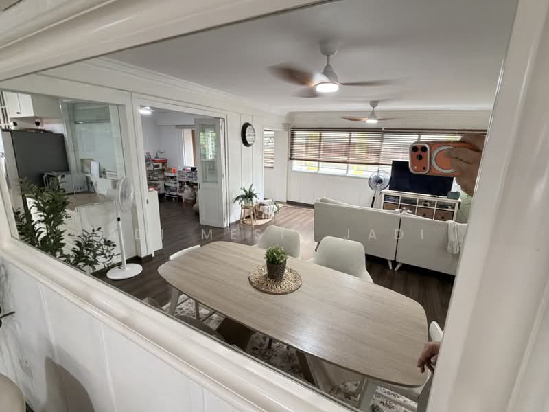 94E Bedok North Avenue 4, 94E Bedok North Avenue 4, 4 Bedrooms, 1,420 sqft, HDB Flat For Sale, by Adi Mesti Jadi, 500228290 - Living Room - PropertyGuru.com.sg