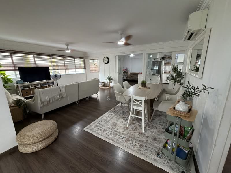 94E Bedok North Avenue 4, 94E Bedok North Avenue 4, 4 Bedrooms, 1,420 sqft, HDB Flat For Sale, by Adi Mesti Jadi, 500228290 - Living Room - PropertyGuru.com.sg