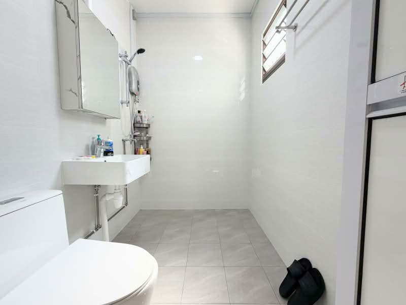 883 Tampines Street 84, 883 Tampines Street 84, 3 Bedrooms, 1,119 sqft, HDB Flat For Sale, by Ryan Tan 陳仕聪, 500228319 - Bathroom - PropertyGuru.com.sg