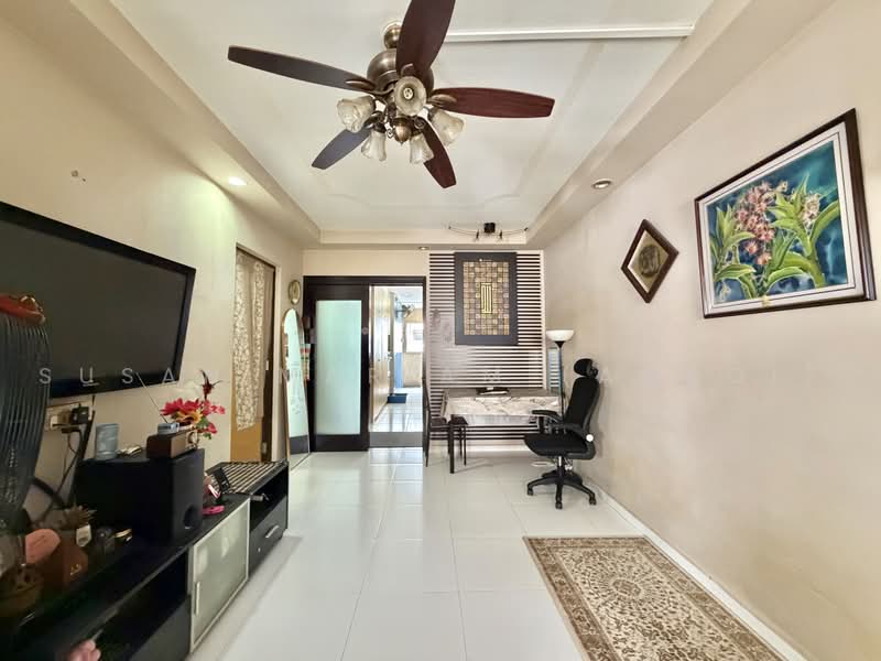 540 Bukit Batok Street 52, 540 Bukit Batok Street 52, Dairy Farm / Bukit Panjang / Choa Chu Kang, 2 Bedrooms, 785 sqft, HDB Flat For Sale, by Susan Mariam (Amboi), 500228322 - Living Room - PropertyGuru.com.sg