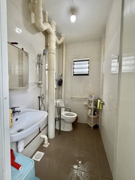 540 Bukit Batok Street 52, 540 Bukit Batok Street 52, Dairy Farm / Bukit Panjang / Choa Chu Kang, 2 Bedrooms, 785 sqft, HDB Flat For Sale, by Susan Mariam (Amboi), 500228322 - Bathroom - PropertyGuru.com.sg