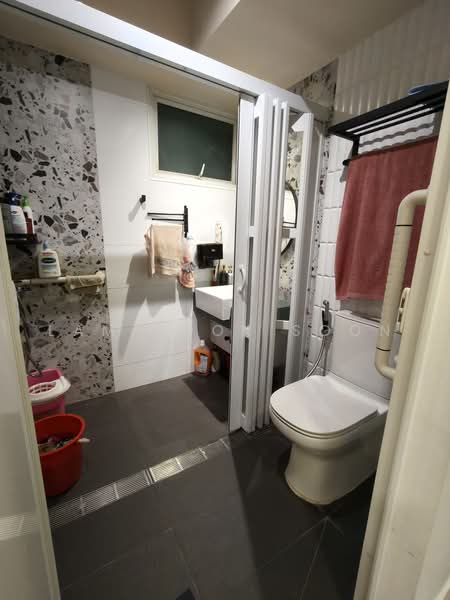 588C Ang Mo Kio Street 52, 588C Ang Mo Kio Street 52, 3 Bedrooms, 968 sqft, HDB Flat For Sale, by Lam Fook Soon, 500228328 - Bathroom - PropertyGuru.com.sg