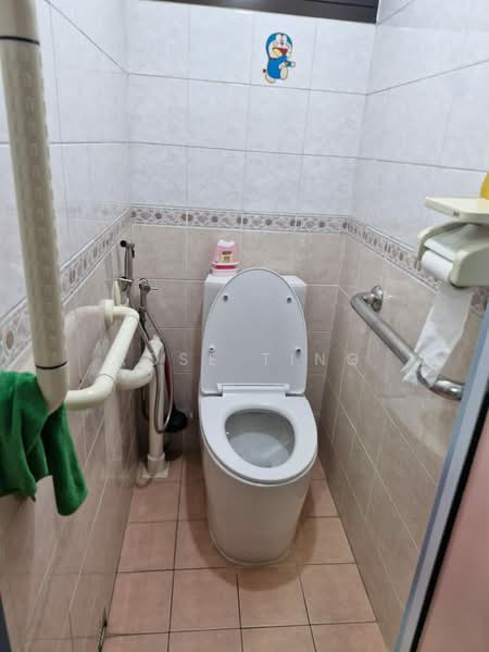 125 Lorong 1 Toa Payoh, 125 Lorong 1 Toa Payoh, Room Rental, 150 sqft, HDB Flat For Rent, by Rose Ting, 500228333 - Bathroom - PropertyGuru.com.sg