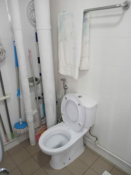 804 Tampines Avenue 4, 804 Tampines Avenue 4, Room Rental, 150 sqft, HDB Flat For Rent, by Ram (Ramalingam), 500228336 - Bathroom - PropertyGuru.com.sg