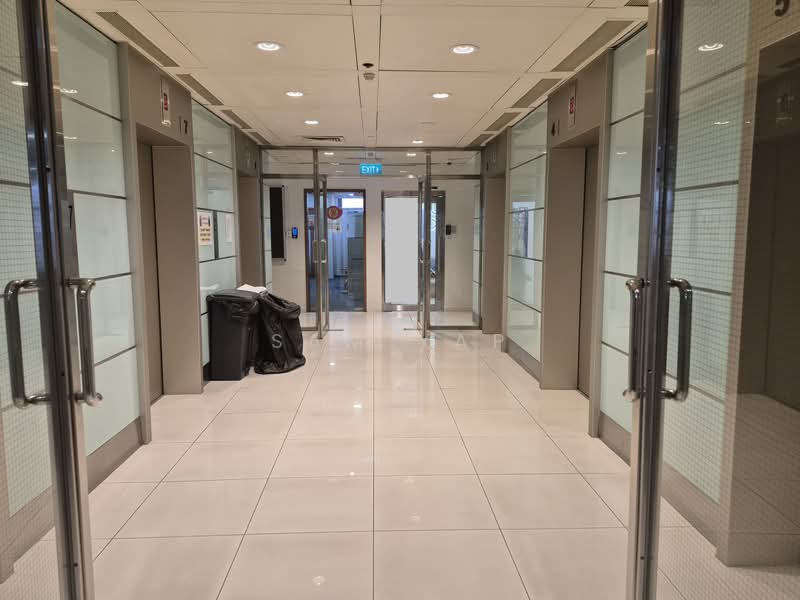 Peninsula Plaza, 111 North Bridge Road, 2,175 sqft, Office For Rent, by Sam Yap, 500228337 - Corridor - CommercialGuru.com.sg