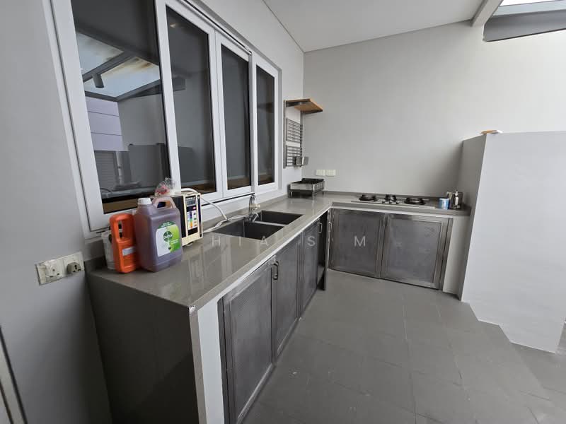 Teng Tong / Joo Chiat Inter Terrace, Teng Tong Road, 5 Bedrooms, 3,900 sqft, Terraced House For Rent, by Chia S M, 500228345 - Kitchen - PropertyGuru.com.sg