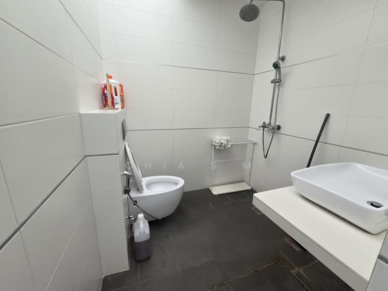 Teng Tong / Joo Chiat Inter Terrace, Teng Tong Road, 5 Bedrooms, 3,900 sqft, Terraced House For Rent, by Chia S M, 500228345 - Bathroom - PropertyGuru.com.sg