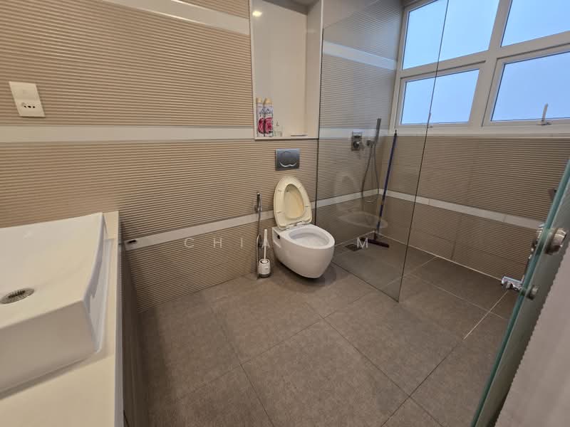 Teng Tong / Joo Chiat Inter Terrace, Teng Tong Road, 5 Bedrooms, 3,900 sqft, Terraced House For Rent, by Chia S M, 500228345 - Bathroom - PropertyGuru.com.sg