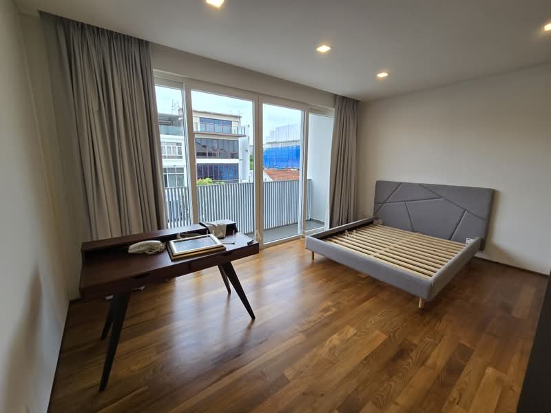 Teng Tong / Joo Chiat Inter Terrace, Teng Tong Road, 5 Bedrooms, 3,900 sqft, Terraced House For Rent, by Chia S M, 500228345 - Bedroom - PropertyGuru.com.sg