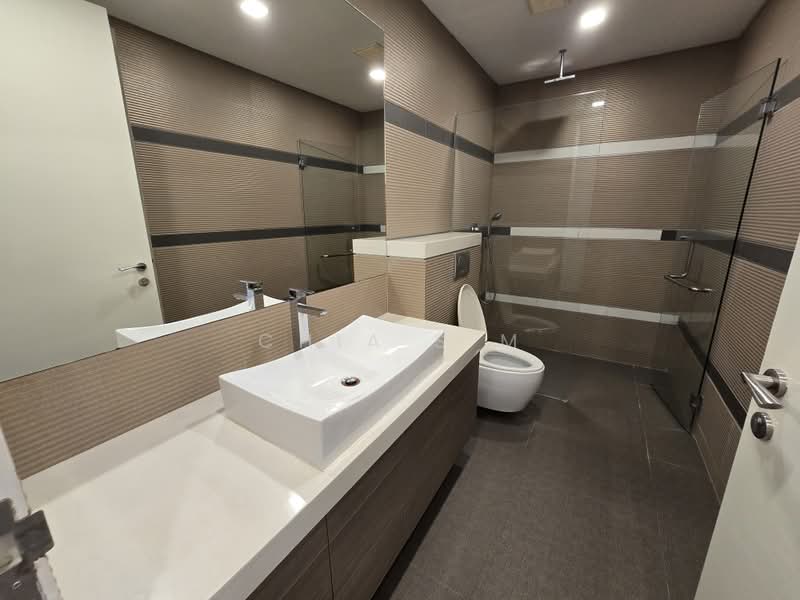 Teng Tong / Joo Chiat Inter Terrace, Teng Tong Road, 5 Bedrooms, 3,900 sqft, Terraced House For Rent, by Chia S M, 500228345 - Bathroom - PropertyGuru.com.sg