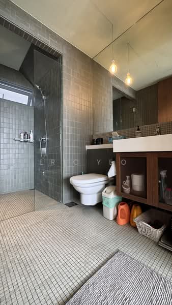 The Trizon, 8 Ridgewood Close, 3 Bedrooms, 2,443 sqft, Condominium For Sale, by Eric Yeo, 500228364 - Bathroom - PropertyGuru.com.sg