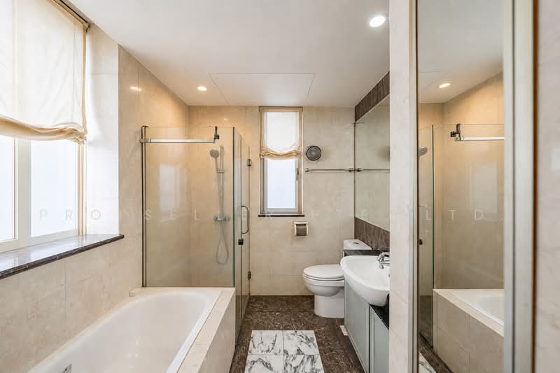Rosewood, 5 Rosewood Drive, 2 Bedrooms, 1,012 sqft, Condominium For Sale, by Gina Tow, 500228382 - Bathroom - PropertyGuru.com.sg