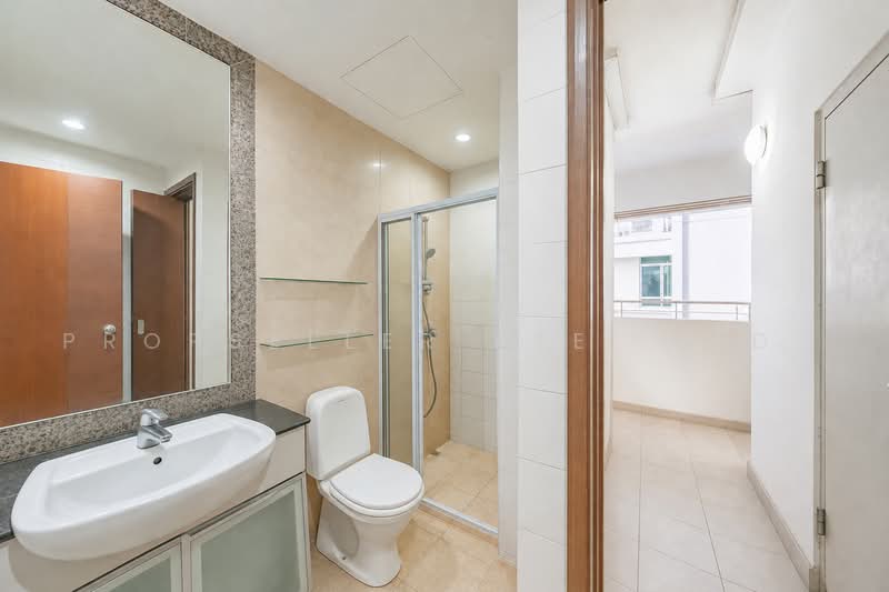 Rosewood, 5 Rosewood Drive, 2 Bedrooms, 1,012 sqft, Condominium For Sale, by Gina Tow, 500228382 - Bathroom - PropertyGuru.com.sg