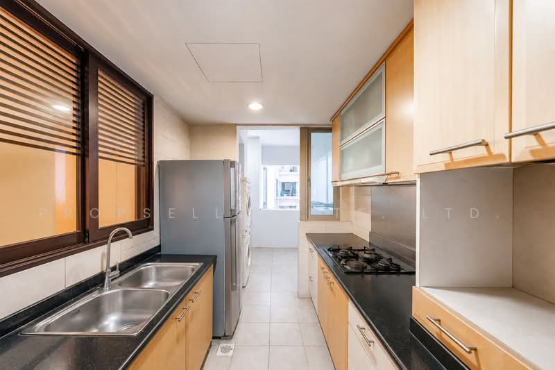 Rosewood, 5 Rosewood Drive, 2 Bedrooms, 1,012 sqft, Condominium For Sale, by Gina Tow, 500228382 - Kitchen - PropertyGuru.com.sg