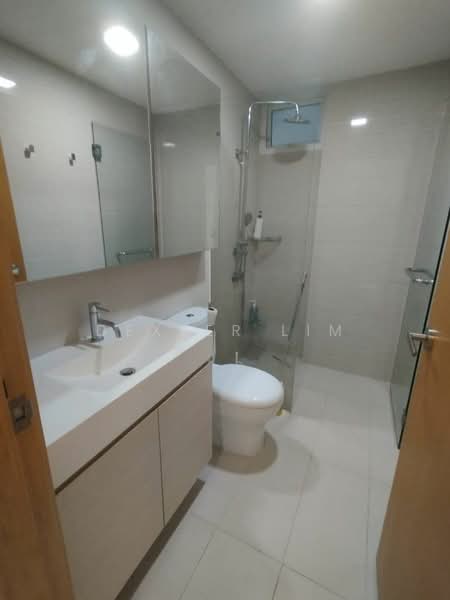 The Tampines Trilliant, 21 Tampines Central 7, 2 Bedrooms, 872 sqft, Executive Condominium For Rent, by Dexter Lim, 500228383 - Bathroom - PropertyGuru.com.sg