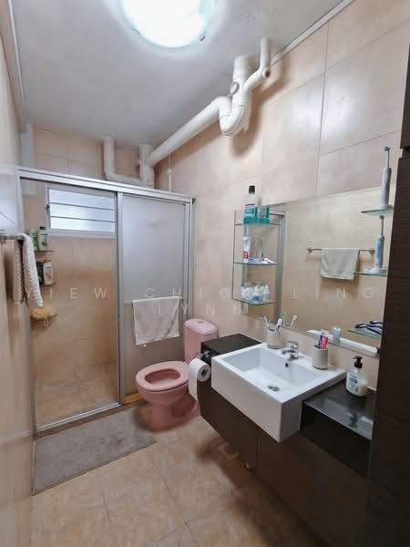 764 Choa Chu Kang North 5, 764 Choa Chu Kang North 5, 4 Bedrooms, 1,550 sqft, HDB Flat For Sale, by Yiew Chiou Ling Lynn, 500228398 - Bathroom - PropertyGuru.com.sg