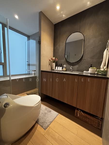 The Centris, 87 Jurong West Central 3, 3 Bedrooms, 1,227 sqft, Apartment For Sale, by Veronica Lee, 500228405 - Bathroom - PropertyGuru.com.sg