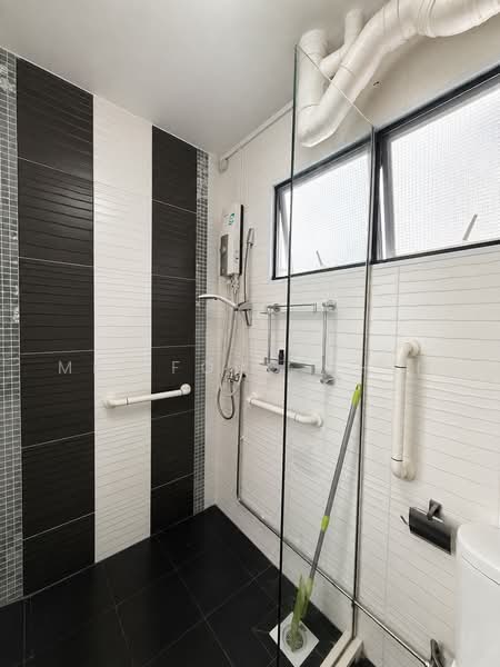 137 Simei Street 1, 137 Simei Street 1, 3 Bedrooms, 1,313 sqft, HDB Flat For Sale, by Mei Fong Chin, 500228415 - Common Bathroom - PropertyGuru.com.sg