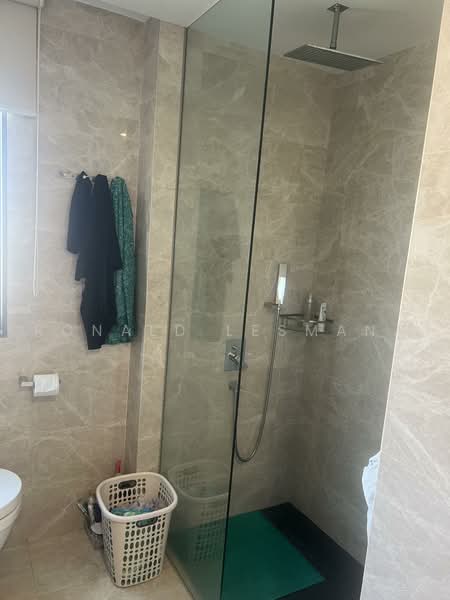 6 Derbyshire, 6 Derbyshire Road, Newton / Novena, 3 Bedrooms, 1,012 sqft, Condominium For Sale, by Ronald Lesmana, 500228418 - Bathroom - PropertyGuru.com.sg