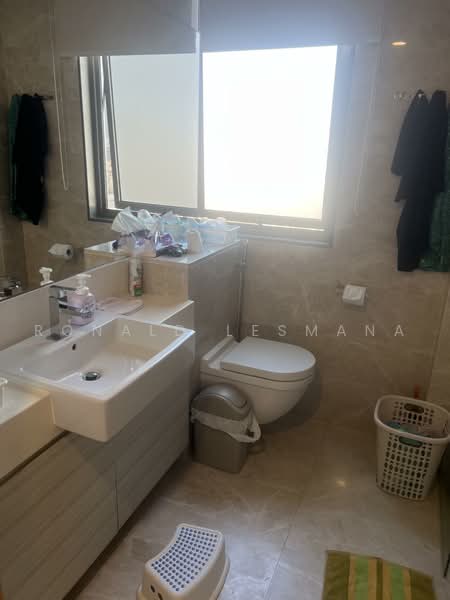 6 Derbyshire, 6 Derbyshire Road, Newton / Novena, 3 Bedrooms, 1,012 sqft, Condominium For Sale, by Ronald Lesmana, 500228418 - Bathroom - PropertyGuru.com.sg