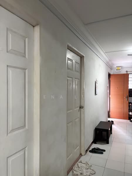 Blk 220 Serangoon 2 bus stop to MRT available 4 October, , 2 Bedrooms, 721 sqft, HDB Flat For Rent, by Lena Lee, 500228422 - Entrance - PropertyGuru.com.sg