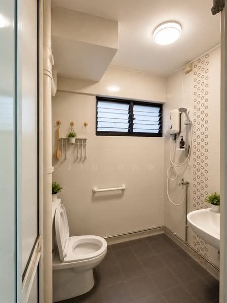 113 Bukit Batok West Avenue 6, 113 Bukit Batok West Avenue 6, 3 Bedrooms, 1,119 sqft, HDB Flat For Sale, by Jin Ong, 500228438 - Bathroom - PropertyGuru.com.sg